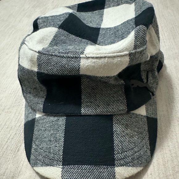 Women’s Plaid Puma Hat - Picture 3 of 6
